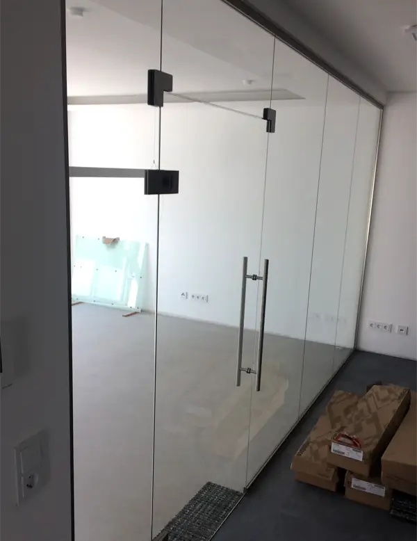 Glas-Trennwand mit Glastür - Glaserei Dehler Fulda