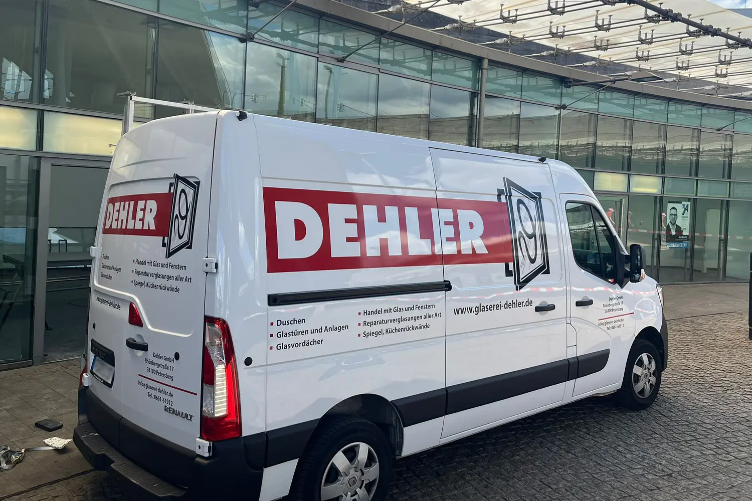 Ein Transporter der Glaserei Dehler in Fulda Petersberg